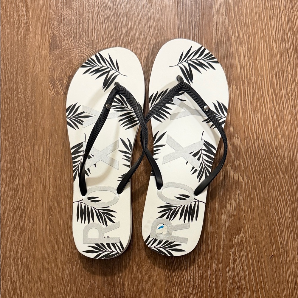 Roxy Monochrome Palm Flip Flops